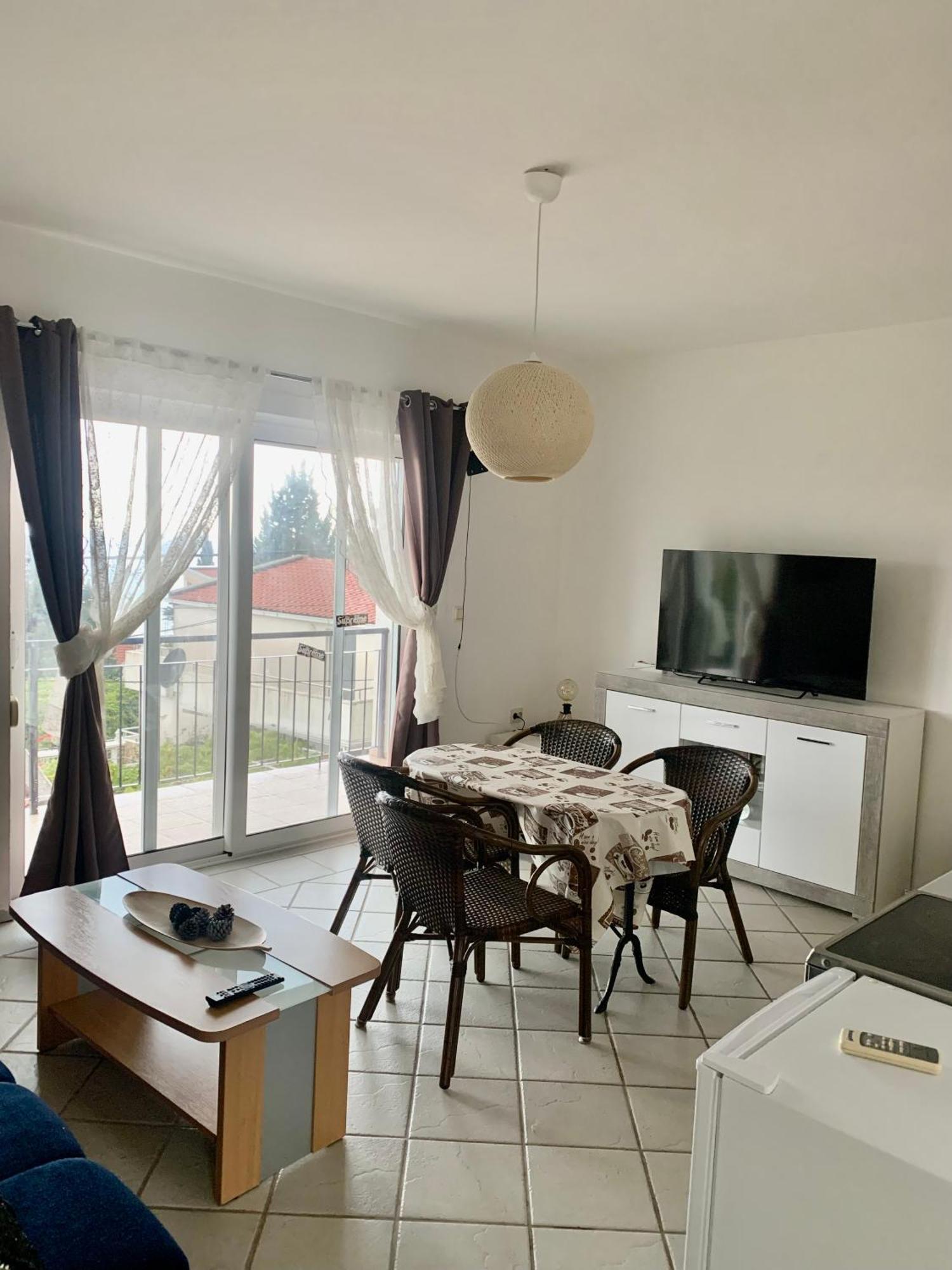 Apartman Ana Zeleni Pojas บาร์ ภายนอก รูปภาพ